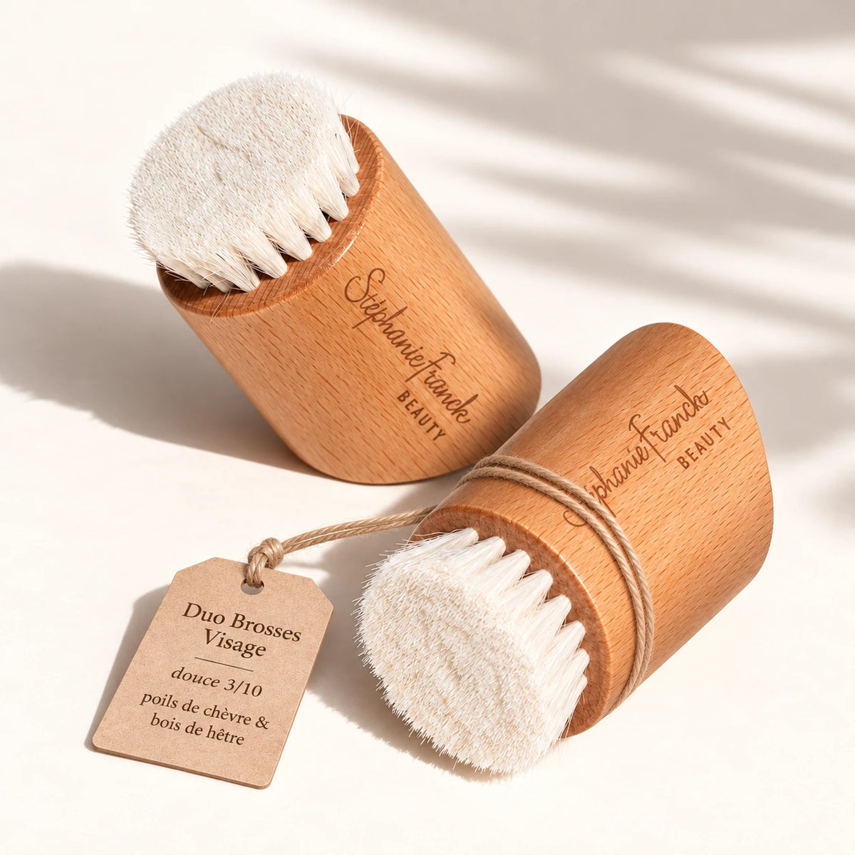 Duo de brosses visage douces en bois de hêtre, poils de chèvre, force 3/10 – Stephanie Franck Beauty